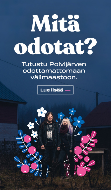 Bannerimainos, jossa lukee Mitä odotat? Tutustu Polvijärven odottamattomaan välimaastoon. Lue lisää. Kuvassa hymyilevä mies ja nainen hämyisässä maatilaympäristössä, heidän takanaan nousee värikkäitä kuvituskukkia.